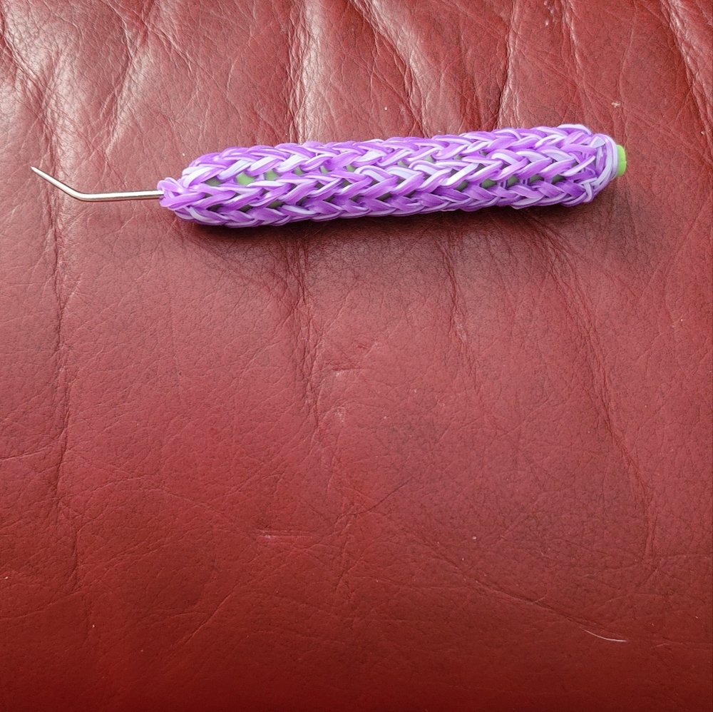 Loom hook with grip